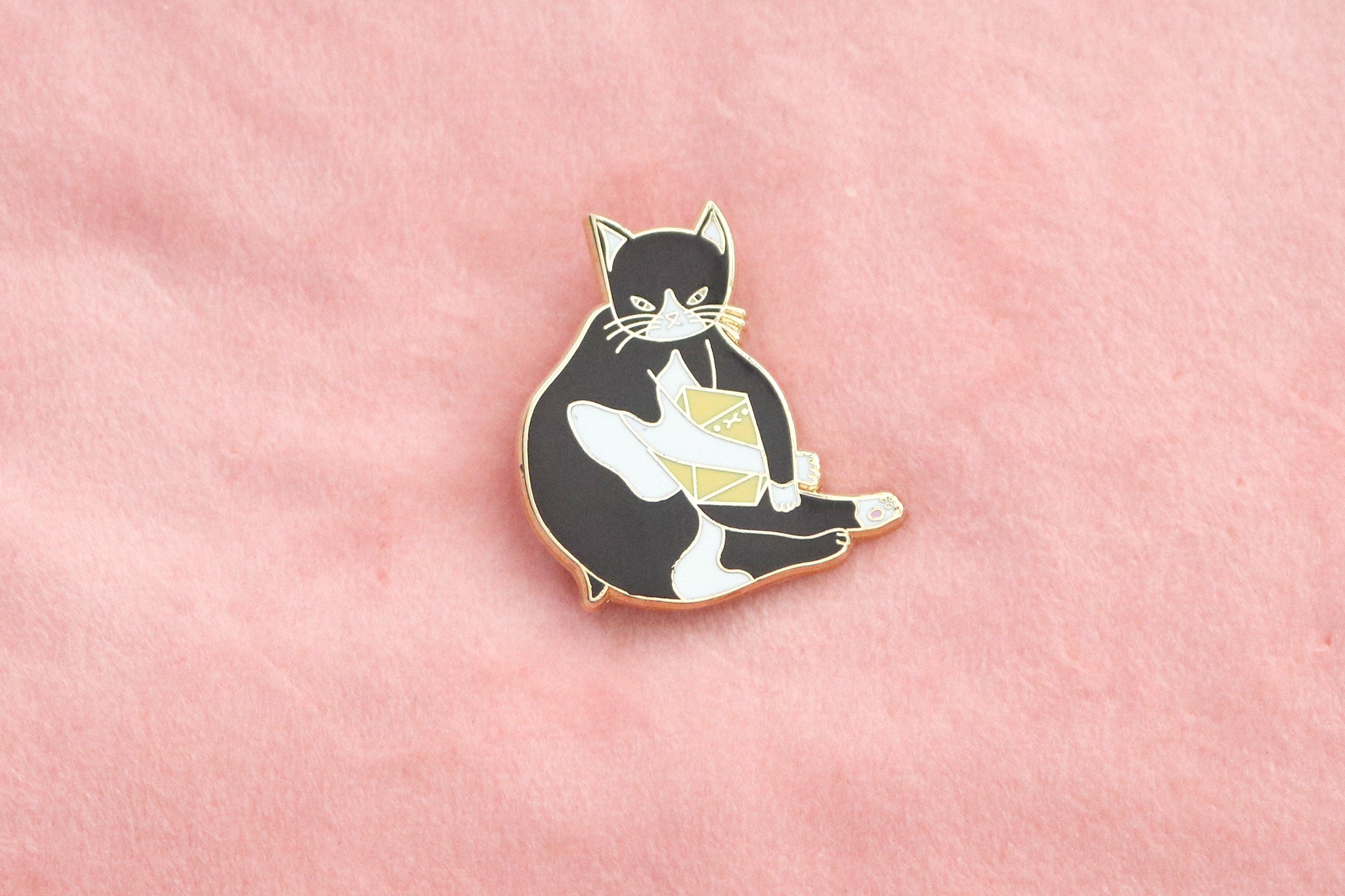 Japanese Bobtail D20 Dice Buddy Enamel Pin